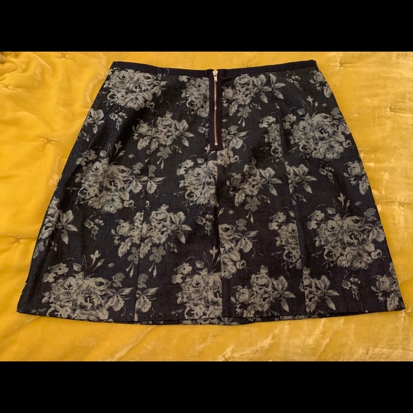 ✨HP✨ NWOT Gap skirt - Picture 2 of 3
